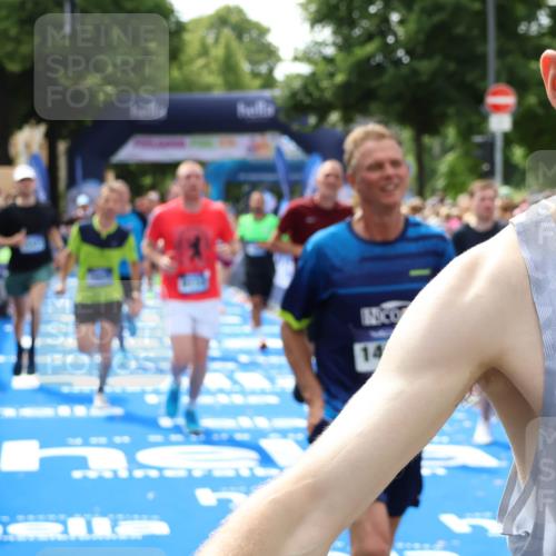 29.06.2025 - hella hamburg halbmarathon Zöllner http://msf.ph/oto/8187740 29.06.2025 10:43:46 Ziel 1976, 3116, 4318, 6903, 6991, 9114, 9159, 11153, 11848, 13421, 14201, 14210, 15328, 15512, 15932, 16062, 16105, 18449, 19090 meine-sportfotos.de