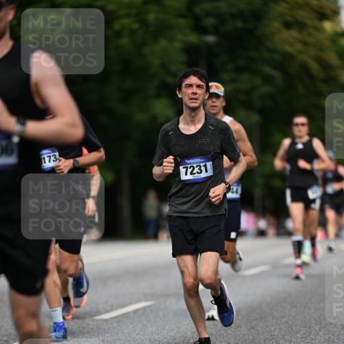 29.06.2025 - hella hamburg halbmarathon Dr. Thomas Lammeyer http://msf.ph/oto/8187765 29.06.2025 09:47:28 Kennedybrücke 1122, 3075, 3968, 5308, 5344, 7231, 7793, 8975, 9047, 9079, 10106, 10173, 10790, 11150 meine-sportfotos.de
