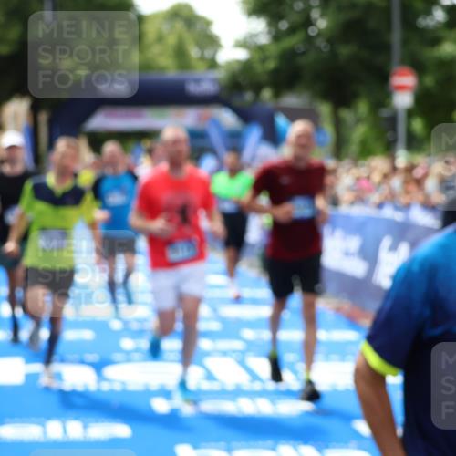 29.06.2025 - hella hamburg halbmarathon Zöllner http://msf.ph/oto/8187795 29.06.2025 10:43:46 Ziel 1976, 3116, 4318, 6903, 6991, 9114, 9159, 11153, 11848, 13421, 14201, 14210, 15328, 15512, 15932, 16062, 16105, 18449, 19090 meine-sportfotos.de