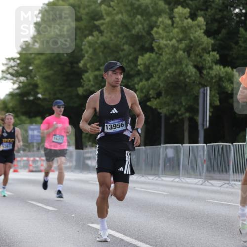 29.06.2025 - hella hamburg halbmarathon Jannik Wohlers http://msf.ph/oto/8187825 29.06.2025 09:44:23 Lombardsbrücke 1065, 2021, 3845, 4678, 5367, 7349, 8473, 8731, 10156, 12287, 12337, 12369, 13838, 13956, 15268, 15576, 15583, 15880, 16377, 16508, 16736, 17354, 18567, 18699 meine-sportfotos.de