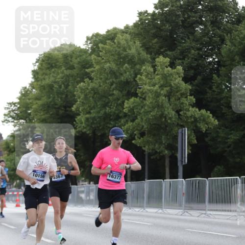 29.06.2025 - hella hamburg halbmarathon Jannik Wohlers http://msf.ph/oto/8187856 29.06.2025 09:44:25 Lombardsbrücke 1065, 1827, 2021, 3201, 3845, 4678, 5367, 7349, 8473, 8731, 10156, 10848, 12287, 12337, 12369, 13838, 13956, 15268, 15583, 15880, 16377, 16508, 16736, 17354, 18567, 18874 meine-sportfotos.de
