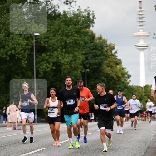 29.06.2025 - hella hamburg halbmarathon Dr. Thomas Lammeyer http://msf.ph/oto/8187911 29.06.2025 10:10:55 Kennedybrücke 1245, 1981, 4550, 4666, 5951, 6314, 6572, 6664, 8960, 9560, 10212, 10297, 10736, 10886 meine-sportfotos.de