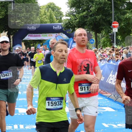 29.06.2025 - hella hamburg halbmarathon Zöllner http://msf.ph/oto/8187912 29.06.2025 10:43:48 Ziel 1976, 3437, 4318, 6903, 6991, 7185, 9114, 9159, 9374, 11153, 11778, 11848, 13421, 13897, 14201, 14210, 15328, 15512, 15932, 16062, 16105, 18650, 19090 meine-sportfotos.de