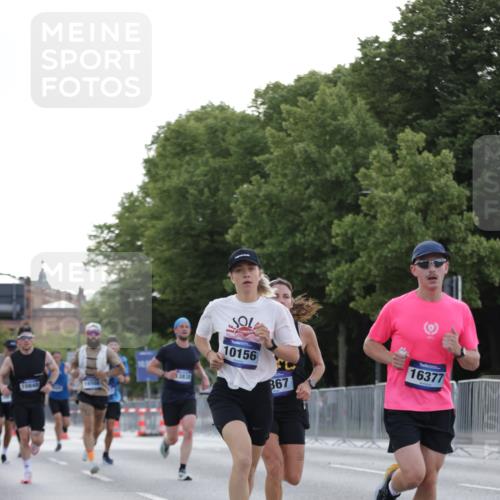 29.06.2025 - hella hamburg halbmarathon Jannik Wohlers http://msf.ph/oto/8187926 29.06.2025 09:44:25 Lombardsbrücke 1065, 1827, 2021, 3201, 3845, 4678, 5367, 7349, 8473, 8731, 10156, 10848, 12287, 12337, 12369, 13838, 13956, 15268, 15583, 15880, 16377, 16508, 16736, 17354, 18567, 18874 meine-sportfotos.de
