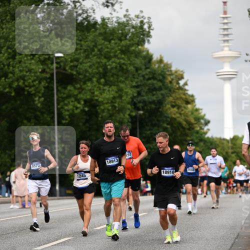 29.06.2025 - hella hamburg halbmarathon Dr. Thomas Lammeyer http://msf.ph/oto/8187953 29.06.2025 10:10:55 Kennedybrücke 1245, 1981, 4550, 4666, 5951, 6314, 6572, 6664, 8960, 9560, 10212, 10297, 10736, 10886 meine-sportfotos.de