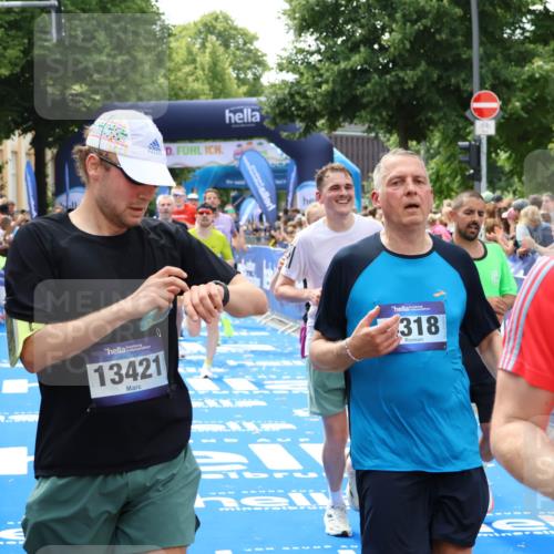 29.06.2025 - hella hamburg halbmarathon Zöllner http://msf.ph/oto/8187971 29.06.2025 10:43:49 Ziel 1976, 3437, 5692, 6903, 6991, 7185, 9159, 9374, 11153, 11778, 11848, 13897, 14201, 14210, 15512, 16062, 16105, 18650, 19090 meine-sportfotos.de