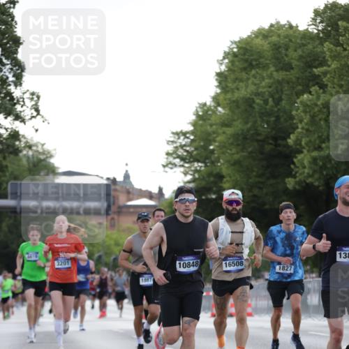 29.06.2025 - hella hamburg halbmarathon Jannik Wohlers http://msf.ph/oto/8187980 29.06.2025 09:44:27 Lombardsbrücke 1827, 2021, 3201, 3845, 4678, 5269, 5367, 6619, 8473, 8731, 10156, 10848, 12287, 12337, 13838, 13956, 14164, 15268, 15583, 16377, 16508, 16736, 18567, 18874 meine-sportfotos.de