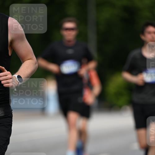 29.06.2025 - hella hamburg halbmarathon Dr. Thomas Lammeyer http://msf.ph/oto/8188000 29.06.2025 09:47:29 Kennedybrücke 1122, 3075, 3968, 5308, 5344, 7231, 7793, 8975, 9047, 9079, 10106, 10173, 10790, 11150 meine-sportfotos.de