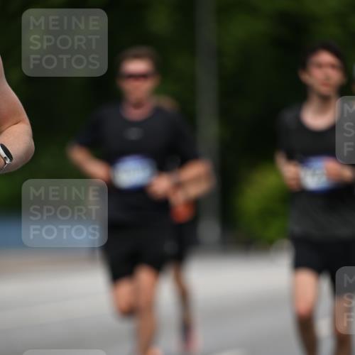 29.06.2025 - hella hamburg halbmarathon Dr. Thomas Lammeyer http://msf.ph/oto/8188019 29.06.2025 09:47:30 Kennedybrücke 1122, 3075, 3968, 5308, 5344, 7231, 7793, 8975, 9047, 9079, 10106, 10173, 10790, 11150 meine-sportfotos.de