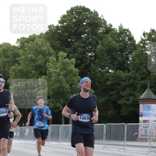 29.06.2025 - hella hamburg halbmarathon Jannik Wohlers http://msf.ph/oto/8188039 29.06.2025 09:44:28 Lombardsbrücke 1827, 2021, 3201, 3845, 4678, 5269, 5367, 6619, 8473, 8731, 10156, 10848, 12287, 13838, 13956, 14164, 15268, 15583, 16377, 16508, 16736, 18567, 18874 meine-sportfotos.de