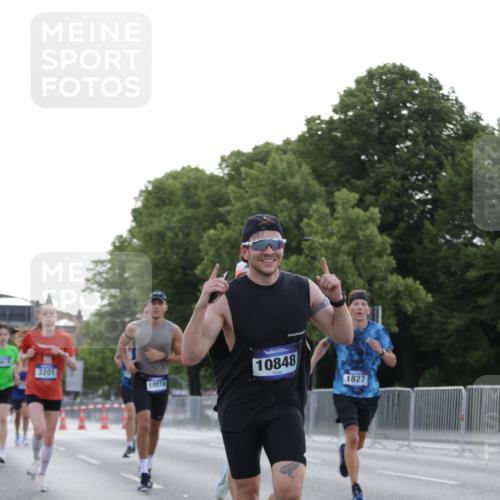 29.06.2025 - hella hamburg halbmarathon Jannik Wohlers http://msf.ph/oto/8188078 29.06.2025 09:44:29 Lombardsbrücke 1827, 2021, 3201, 3845, 4678, 5269, 5367, 6619, 8473, 8731, 10156, 10848, 12287, 13838, 13956, 14164, 15268, 15583, 16377, 16508, 16736, 17488, 18567, 18874 meine-sportfotos.de