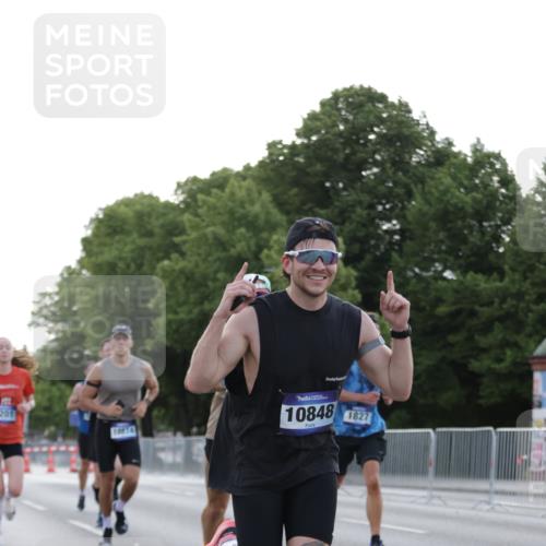 29.06.2025 - hella hamburg halbmarathon Jannik Wohlers http://msf.ph/oto/8188082 29.06.2025 09:44:29 Lombardsbrücke 1827, 2021, 3201, 3845, 4678, 5269, 5367, 6619, 8473, 8731, 10156, 10848, 12287, 13838, 13956, 14164, 15268, 15583, 16377, 16508, 16736, 17488, 18567, 18874 meine-sportfotos.de