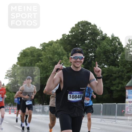 29.06.2025 - hella hamburg halbmarathon Jannik Wohlers http://msf.ph/oto/8188088 29.06.2025 09:44:29 Lombardsbrücke 1827, 2021, 3201, 3845, 4678, 5269, 5367, 6619, 8473, 8731, 10156, 10848, 12287, 13838, 13956, 14164, 15268, 15583, 16377, 16508, 16736, 17488, 18567, 18874 meine-sportfotos.de
