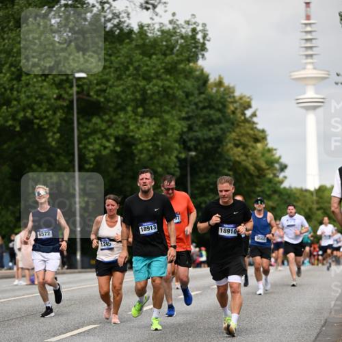 29.06.2025 - hella hamburg halbmarathon Dr. Thomas Lammeyer http://msf.ph/oto/8188103 29.06.2025 10:10:55 Kennedybrücke 1245, 1981, 4550, 4666, 5951, 6314, 6572, 6664, 8960, 9560, 10212, 10297, 10736, 10886 meine-sportfotos.de
