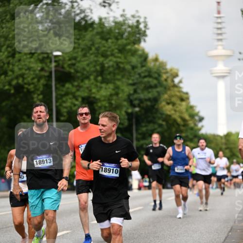 29.06.2025 - hella hamburg halbmarathon Dr. Thomas Lammeyer http://msf.ph/oto/8188117 29.06.2025 10:10:57 Kennedybrücke 1245, 1981, 4550, 4666, 5951, 6314, 6572, 6664, 8960, 9560, 10212, 10297, 10736, 10886 meine-sportfotos.de
