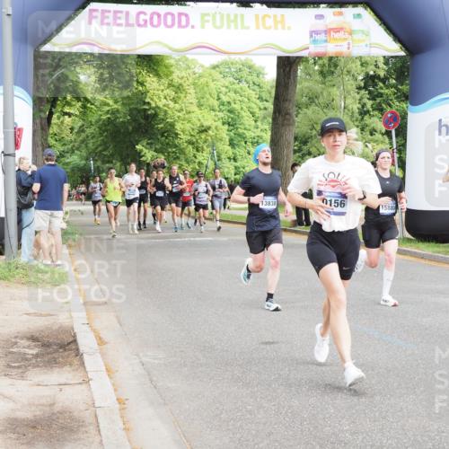 29.06.2025 - hella hamburg halbmarathon MichiJ http://msf.ph/oto/8188130 29.06.2025 10:19:10 Zwischen KM18-KM19 2021, 2180, 5328, 10156, 12337, 13374, 13838, 14395, 15880, 16118, 18737, 19142 meine-sportfotos.de