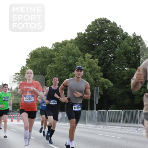 29.06.2025 - hella hamburg halbmarathon Jannik Wohlers http://msf.ph/oto/8188148 29.06.2025 09:44:30 Lombardsbrücke 1827, 2021, 3201, 3845, 4678, 5269, 5367, 6619, 8473, 8731, 10156, 10848, 12287, 13838, 13956, 14164, 15268, 15583, 16377, 16508, 16736, 17488, 18567, 18874 meine-sportfotos.de