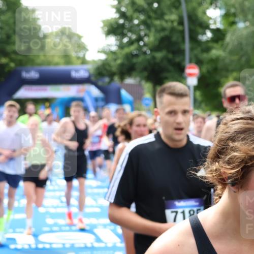 29.06.2025 - hella hamburg halbmarathon Zöllner http://msf.ph/oto/8188156 29.06.2025 10:43:57 Ziel 3437, 3697, 3907, 5624, 5692, 8063, 8145, 8900, 9043, 9374, 10493, 10596, 11809, 12438, 12966, 13897, 14861, 16549, 17376, 17403, 18650, 18678 meine-sportfotos.de
