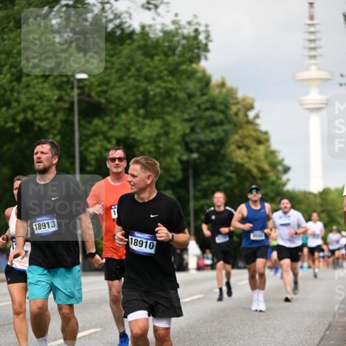 29.06.2025 - hella hamburg halbmarathon Dr. Thomas Lammeyer http://msf.ph/oto/8188157 29.06.2025 10:10:57 Kennedybrücke 1245, 1981, 4550, 4666, 5951, 6314, 6572, 6664, 8960, 9560, 10212, 10297, 10736, 10886 meine-sportfotos.de
