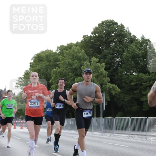 29.06.2025 - hella hamburg halbmarathon Jannik Wohlers http://msf.ph/oto/8188158 29.06.2025 09:44:30 Lombardsbrücke 1827, 2021, 3201, 3845, 4678, 5269, 5367, 6619, 8473, 8731, 10156, 10848, 12287, 13838, 13956, 14164, 15268, 15583, 16377, 16508, 16736, 17488, 18567, 18874 meine-sportfotos.de
