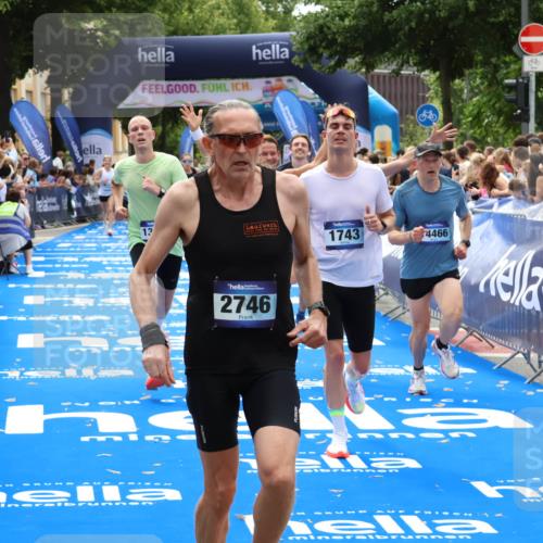 29.06.2025 - hella hamburg halbmarathon Zöllner http://msf.ph/oto/8188167 29.06.2025 10:33:54 Ziel 1743, 2228, 2243, 2746, 10865, 13771, 14310, 14466, 15500, 16243 meine-sportfotos.de