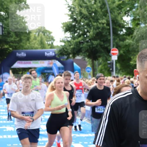 29.06.2025 - hella hamburg halbmarathon Zöllner http://msf.ph/oto/8188168 29.06.2025 10:43:58 Ziel 3697, 3907, 4981, 5624, 5692, 8063, 8145, 8900, 9043, 10493, 10596, 11809, 12438, 12966, 14861, 15383, 16549, 17376, 17403, 18678 meine-sportfotos.de