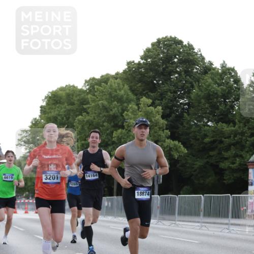 29.06.2025 - hella hamburg halbmarathon Jannik Wohlers http://msf.ph/oto/8188177 29.06.2025 09:44:31 Lombardsbrücke 1827, 3201, 3845, 4678, 5269, 5367, 6619, 8473, 8731, 10156, 10848, 12287, 13838, 13956, 14164, 15268, 15583, 16377, 16508, 16736, 17488, 18567, 18874 meine-sportfotos.de