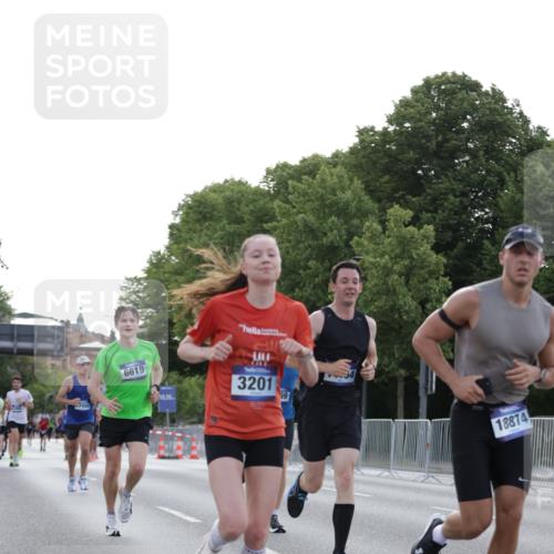 29.06.2025 - hella hamburg halbmarathon Jannik Wohlers http://msf.ph/oto/8188199 29.06.2025 09:44:31 Lombardsbrücke 1827, 3201, 3845, 4678, 5269, 5367, 6619, 8473, 8731, 10156, 10848, 12287, 13838, 13956, 14164, 15268, 15583, 16377, 16508, 16736, 17488, 18567, 18874 meine-sportfotos.de