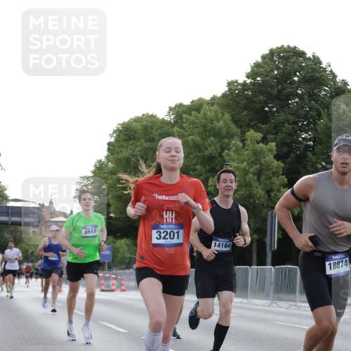 29.06.2025 - hella hamburg halbmarathon Jannik Wohlers http://msf.ph/oto/8188208 29.06.2025 09:44:31 Lombardsbrücke 1827, 3201, 3845, 4678, 5269, 5367, 6619, 8473, 8731, 10156, 10848, 12287, 13838, 13956, 14164, 15268, 15583, 16377, 16508, 16736, 17488, 18567, 18874 meine-sportfotos.de