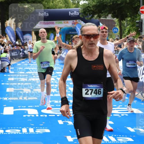 29.06.2025 - hella hamburg halbmarathon Zöllner http://msf.ph/oto/8188216 29.06.2025 10:33:54 Ziel 1743, 2228, 2243, 2746, 10865, 13771, 14310, 14466, 15500, 16243 meine-sportfotos.de