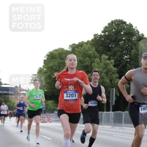 29.06.2025 - hella hamburg halbmarathon Jannik Wohlers http://msf.ph/oto/8188225 29.06.2025 09:44:31 Lombardsbrücke 1827, 3201, 3845, 4678, 5269, 5367, 6619, 8473, 8731, 10156, 10848, 12287, 13838, 13956, 14164, 15268, 15583, 16377, 16508, 16736, 17488, 18567, 18874 meine-sportfotos.de