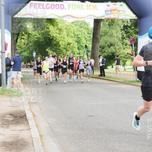 29.06.2025 - hella hamburg halbmarathon MichiJ http://msf.ph/oto/8188232 29.06.2025 10:19:11 Zwischen KM18-KM19 2021, 2180, 10156, 12337, 13838, 14395, 15880, 16118, 18737, 19142 meine-sportfotos.de