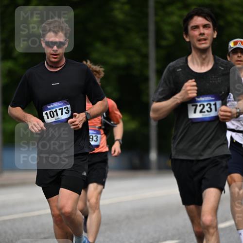 29.06.2025 - hella hamburg halbmarathon Dr. Thomas Lammeyer http://msf.ph/oto/8188250 29.06.2025 09:47:30 Kennedybrücke 1122, 3075, 3968, 5308, 5344, 7231, 7793, 8975, 9047, 9079, 10106, 10173, 10790, 11150 meine-sportfotos.de