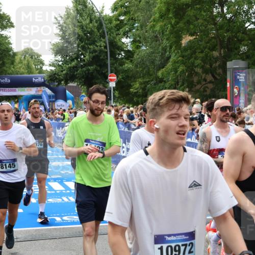 29.06.2025 - hella hamburg halbmarathon Zöllner http://msf.ph/oto/8188252 29.06.2025 10:44:02 Ziel 1558, 4981, 6705, 8063, 8145, 8900, 9081, 10596, 11346, 12438, 15383, 16549, 17376, 17403, 17516 meine-sportfotos.de