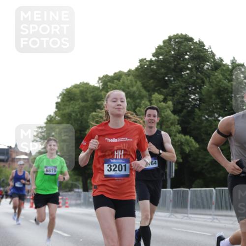 29.06.2025 - hella hamburg halbmarathon Jannik Wohlers http://msf.ph/oto/8188271 29.06.2025 09:44:31 Lombardsbrücke 1827, 3201, 3845, 4678, 5269, 5367, 6619, 8473, 8731, 10156, 10848, 12287, 13838, 13956, 14164, 15268, 15583, 16377, 16508, 16736, 17488, 18567, 18874 meine-sportfotos.de