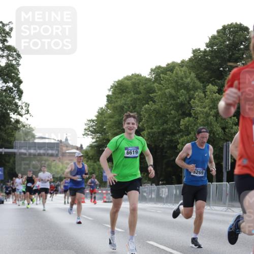 29.06.2025 - hella hamburg halbmarathon Jannik Wohlers http://msf.ph/oto/8188296 29.06.2025 09:44:32 Lombardsbrücke 1827, 3201, 5269, 5367, 6619, 8473, 8731, 10156, 10848, 12287, 12900, 13838, 13956, 14164, 15268, 15583, 16377, 16508, 16736, 17488, 18874 meine-sportfotos.de