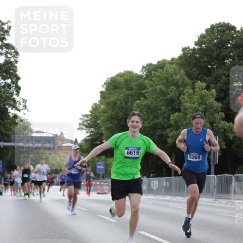 29.06.2025 - hella hamburg halbmarathon Jannik Wohlers http://msf.ph/oto/8188328 29.06.2025 09:44:32 Lombardsbrücke 1827, 3201, 5269, 5367, 6619, 8473, 8731, 10156, 10848, 12287, 12900, 13838, 13956, 14164, 15268, 15583, 16377, 16508, 16736, 17488, 18874 meine-sportfotos.de