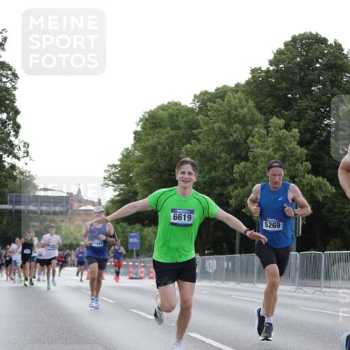 29.06.2025 - hella hamburg halbmarathon Jannik Wohlers http://msf.ph/oto/8188332 29.06.2025 09:44:32 Lombardsbrücke 1827, 3201, 5269, 5367, 6619, 8473, 8731, 10156, 10848, 12287, 12900, 13838, 13956, 14164, 15268, 15583, 16377, 16508, 16736, 17488, 18874 meine-sportfotos.de