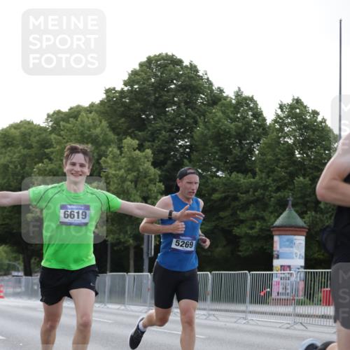 29.06.2025 - hella hamburg halbmarathon Jannik Wohlers http://msf.ph/oto/8188345 29.06.2025 09:44:32 Lombardsbrücke 1827, 3201, 5269, 5367, 6619, 8473, 8731, 10156, 10848, 12287, 12900, 13838, 13956, 14164, 15268, 15583, 16377, 16508, 16736, 17488, 18874 meine-sportfotos.de