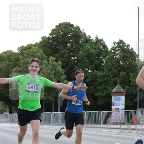 29.06.2025 - hella hamburg halbmarathon Jannik Wohlers http://msf.ph/oto/8188347 29.06.2025 09:44:33 Lombardsbrücke 1827, 3201, 5269, 5367, 6619, 8473, 8731, 10156, 10848, 11169, 12287, 12900, 13838, 13956, 14164, 16377, 16508, 16736, 17488, 18837, 18874 meine-sportfotos.de