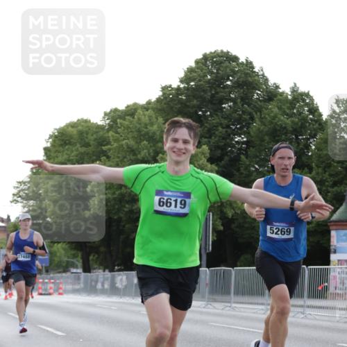 29.06.2025 - hella hamburg halbmarathon Jannik Wohlers http://msf.ph/oto/8188356 29.06.2025 09:44:33 Lombardsbrücke 1827, 3201, 5269, 5367, 6619, 8473, 8731, 10156, 10848, 11169, 12287, 12900, 13838, 13956, 14164, 16377, 16508, 16736, 17488, 18837, 18874 meine-sportfotos.de