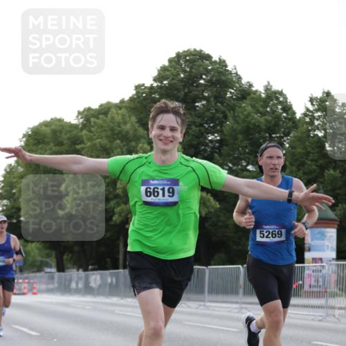 29.06.2025 - hella hamburg halbmarathon Jannik Wohlers http://msf.ph/oto/8188371 29.06.2025 09:44:33 Lombardsbrücke 1827, 3201, 5269, 5367, 6619, 8473, 8731, 10156, 10848, 11169, 12287, 12900, 13838, 13956, 14164, 16377, 16508, 16736, 17488, 18837, 18874 meine-sportfotos.de