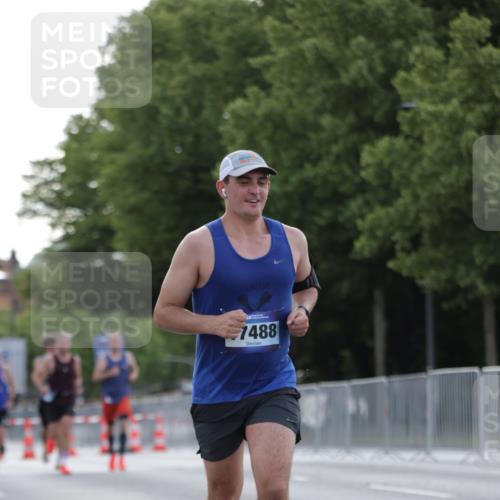 29.06.2025 - hella hamburg halbmarathon Jannik Wohlers http://msf.ph/oto/8188464 29.06.2025 09:44:34 Lombardsbrücke 1827, 3201, 5269, 5367, 6619, 8473, 8731, 10156, 10848, 11169, 12287, 12900, 13838, 13956, 14164, 16377, 16508, 16736, 17488, 18837, 18874 meine-sportfotos.de