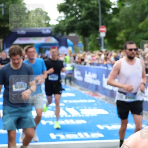 29.06.2025 - hella hamburg halbmarathon Zöllner http://msf.ph/oto/8188532 29.06.2025 10:44:06 Ziel 1391, 1558, 2816, 3021, 4981, 6705, 8900, 9081, 10596, 11346, 13123, 15383, 16506, 16697, 17516, 17977, 18004 meine-sportfotos.de