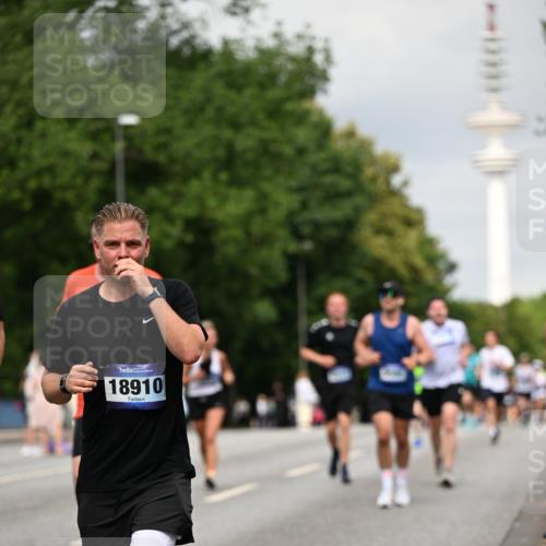 29.06.2025 - hella hamburg halbmarathon Dr. Thomas Lammeyer http://msf.ph/oto/8188546 29.06.2025 10:10:58 Kennedybrücke 1245, 4550, 4666, 5951, 6314, 6572, 6664, 8960, 9560, 10212, 10297, 10736, 10886 meine-sportfotos.de