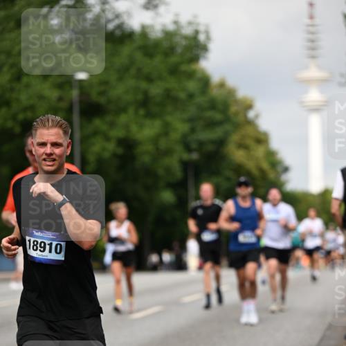 29.06.2025 - hella hamburg halbmarathon Dr. Thomas Lammeyer http://msf.ph/oto/8188553 29.06.2025 10:10:59 Kennedybrücke 1245, 4550, 5951, 6314, 6572, 6664, 8960, 9560, 10212, 10297, 10736, 10886 meine-sportfotos.de