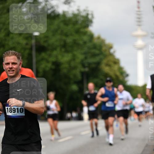 29.06.2025 - hella hamburg halbmarathon Dr. Thomas Lammeyer http://msf.ph/oto/8188573 29.06.2025 10:10:59 Kennedybrücke 1245, 4550, 5951, 6314, 6572, 6664, 8960, 9560, 10212, 10297, 10736, 10886 meine-sportfotos.de