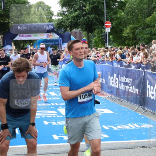 29.06.2025 - hella hamburg halbmarathon Zöllner http://msf.ph/oto/8188579 29.06.2025 10:44:07 Ziel 1391, 1558, 2816, 3021, 4981, 6705, 9081, 11346, 13123, 15383, 16506, 16697, 17516, 17977, 18004 meine-sportfotos.de