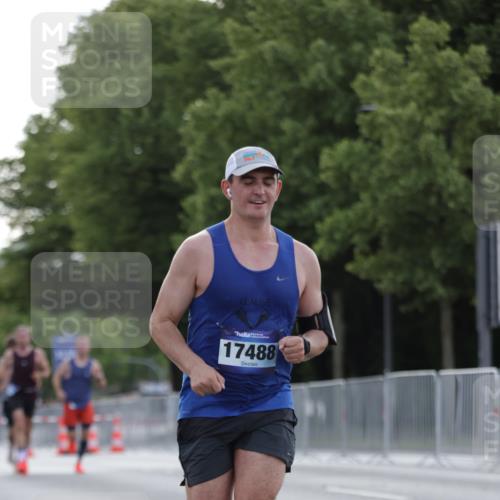 29.06.2025 - hella hamburg halbmarathon Jannik Wohlers http://msf.ph/oto/8188590 29.06.2025 09:44:35 Lombardsbrücke 1827, 3201, 5269, 5367, 6619, 8473, 8731, 10156, 10848, 11169, 12287, 12900, 13838, 13956, 14164, 16377, 16508, 16736, 17488, 18837, 18874 meine-sportfotos.de