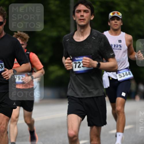 29.06.2025 - hella hamburg halbmarathon Dr. Thomas Lammeyer http://msf.ph/oto/8188608 29.06.2025 09:47:30 Kennedybrücke 1122, 3075, 3968, 5308, 5344, 7231, 7793, 8975, 9047, 9079, 10106, 10173, 10790, 11150 meine-sportfotos.de